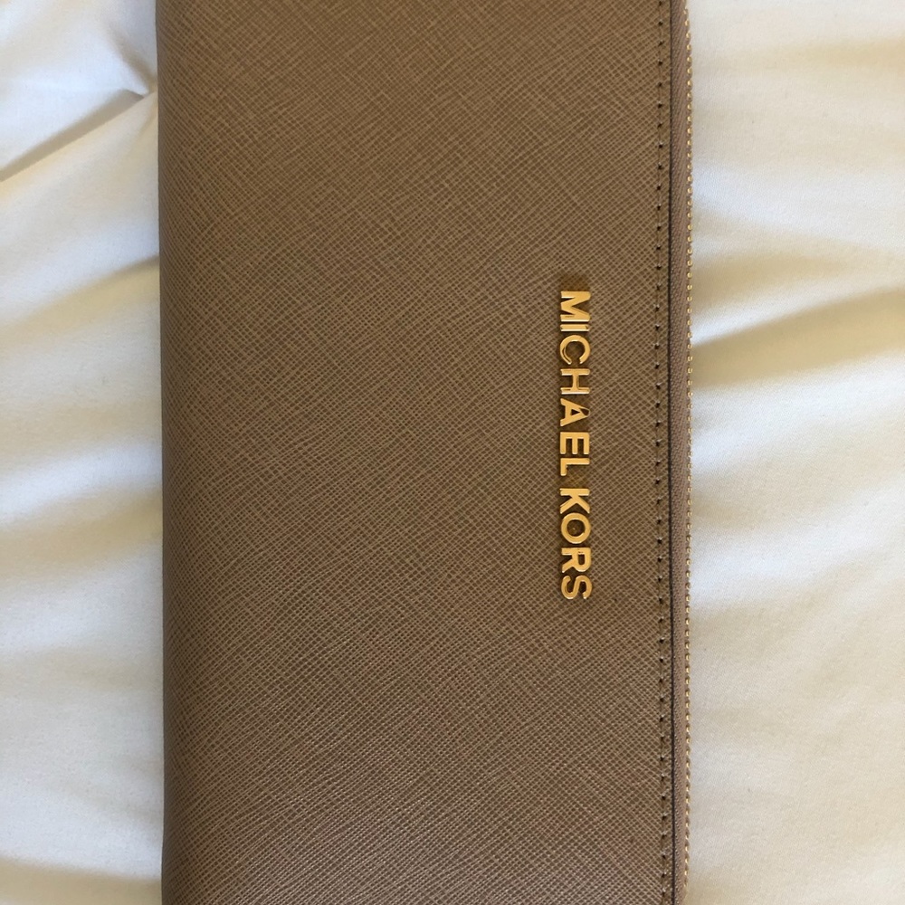 Michael kors wallet